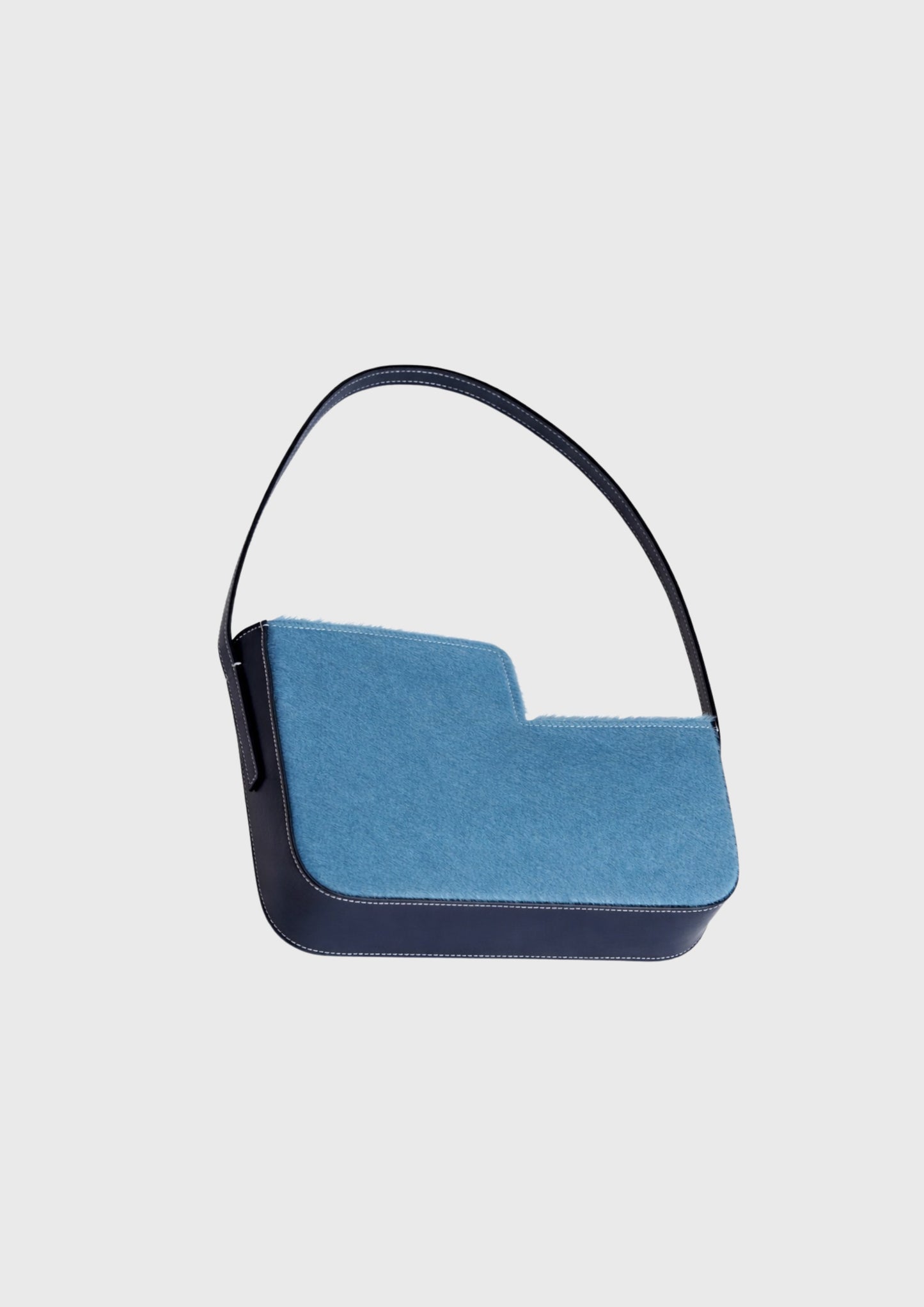 ألتو في شعر العجل الأزرق